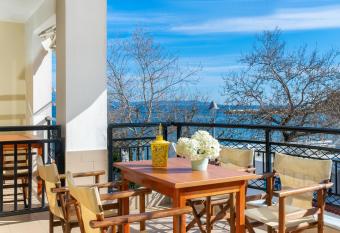 Marianni Studios has Balcony rooms