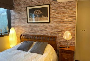 Studio Rue de Pommard allows 18 year olds to book a room