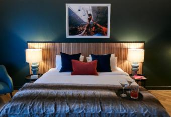 The Blue Hotel Bondi has Balcony rooms