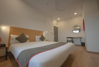 Hotel Signature INN allows 18 year olds to book a room