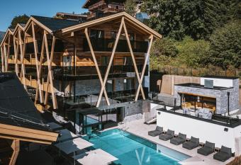 GLEMM by AvenidA Superior Hotel & Residences has Balcony rooms