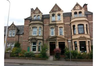 Cedar Villa Guest House allows 18 year olds to book a room