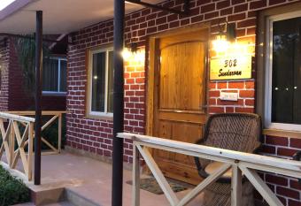 DESI THATH RESORT has rooms with a private hot tub