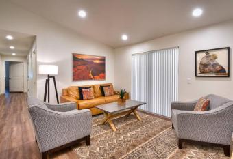 2L Top Floor Redcliff Condo has Balcony rooms