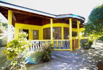 R&V VILLA has Balcony rooms