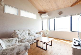           - Seaside Cabin allows 18 year olds to book a room