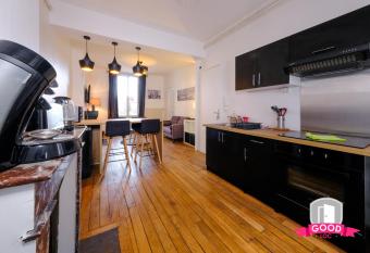 Les 3 chemin  es des Charretiers allows 18 year olds to book a room