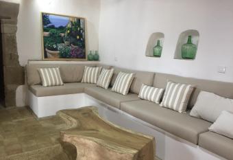 M  s Figueres has Balcony rooms