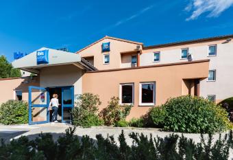 ibis budget Orange Centre allows 18 year olds to book a room