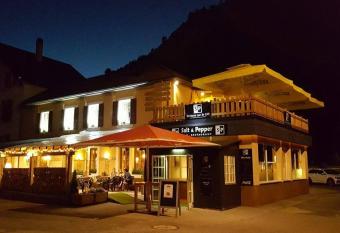 Salt - Pepper allows 18 year olds to book a room