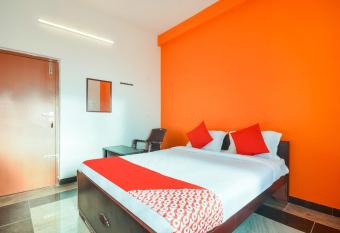 Super OYO Flagship New Cresent Park allows 18 year olds to book a room