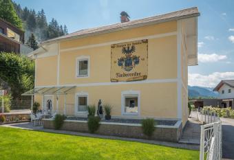 Haus NIEDERREITER allows 18 year olds to book a room