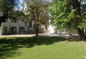 La Maison d h  tes du Chapelier has Balcony rooms