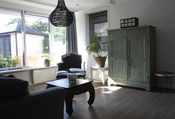 Reseda apartment has Balcony rooms