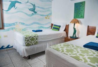 Olas Permanentes El Zonte has Balcony rooms