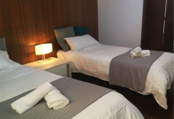 Pensi  n Les Eres has Balcony rooms