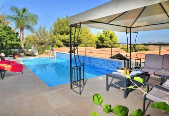 Bikta Banof allows 18 year olds to book a room