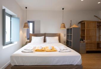 Pylosea Luxury Lodge allows 18 year olds to book a room