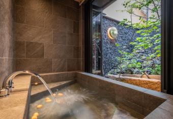 TABITABI STAY JURAKU has Balcony rooms