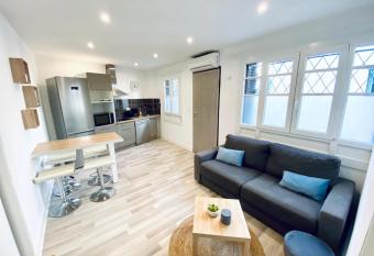 CAUVI - Antibes Centre, WIFI, Climatisation, 4 personnes allows 18 year olds to book a room