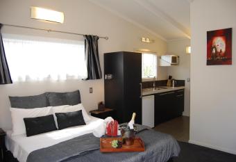 Anchor Lodge Motel allows 18 year olds to book a room