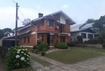 Pousada dos P  ssaros allows 18 year olds to book a room