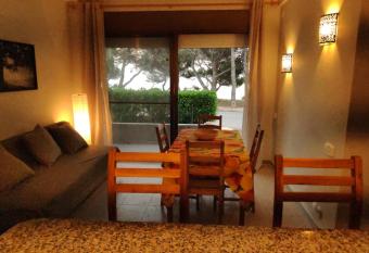 La mejor vista al mar !!! allows 18 year olds to book a room