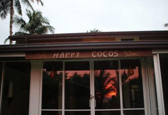 Happy Cocos Beach House has Balcony rooms
