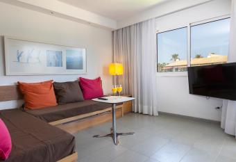 Hipotels Cala Bona Club allows 18 year olds to book a room