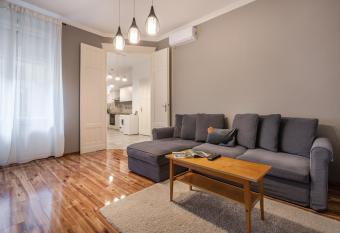 Budapest Lighthouse Apartment has rooms with a private hot tub