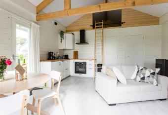 Chalet met loft - vakantiepark de Schreiershoek allows 18 year olds to book a room