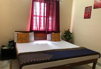 Hotel Paradise allows 18 year olds to book a room