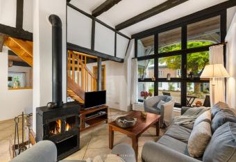 Dornr  schen 1 allows 18 year olds to book a room