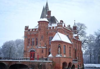 Castle ten Berghe Ch  teau allows 18 year olds to book a room