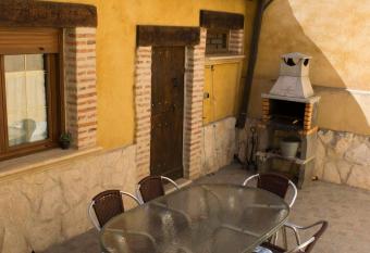 Vivienda Turistica El Caneco has Balcony rooms