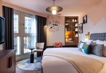 Les Artistes allows 18 year olds to book a room