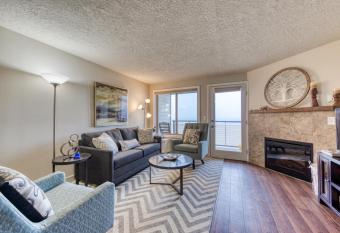 Ocean View Vacay has Balcony rooms