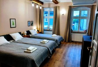 Drzewna Apartamenty - Kupiecka allows 18 year olds to book a room