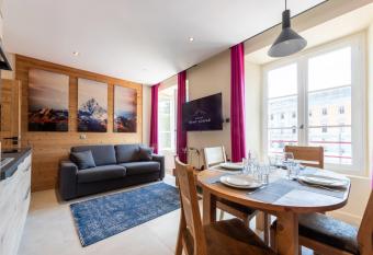 CAUCASE Annecy Rent Lodge allows 18 year olds to book a room