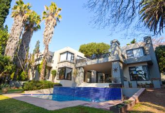 112 on Kloof Guesthouse has Balcony rooms