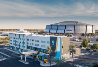 Tru by Hilton Phoenix Glendale Westgate has Balcony rooms