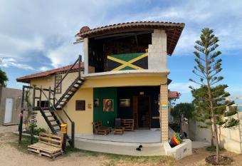 Canoa Roots Hostel & Camping allows 18 year olds to book a room