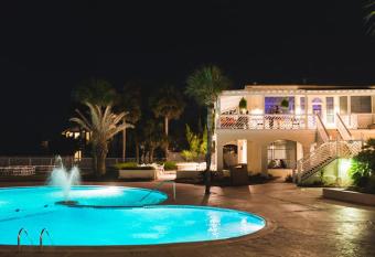 606 New Haven has Balcony rooms