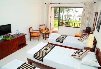 Sea Rock Villa has Balcony rooms