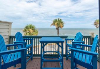 620 New Haven has Balcony rooms