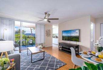 Top Floor Ocean Views Condo has Balcony rooms