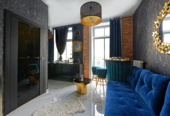 Sensual Apartment Venetian Mirror has Balcony rooms