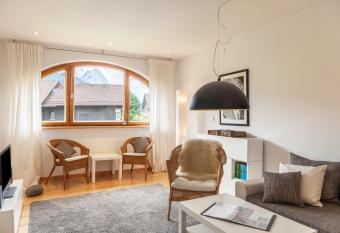 Fewo im Blauen Haus Dg has Balcony rooms