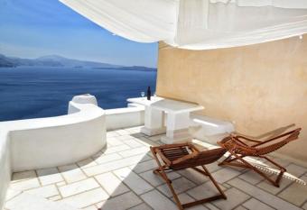 Elegant Santorini House Villa Bliss Caldera View-Outdoor Hot Tub Oia has Balcony rooms