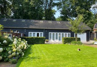 Bed & Breakfast De Oude Kapel has Balcony rooms